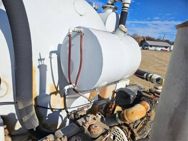 #3272-•-1983-presvac-systems-sewer-vac-image-16