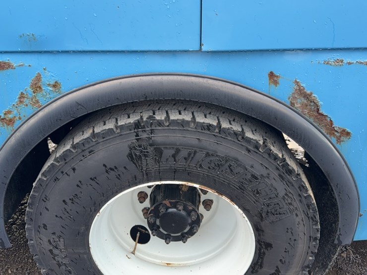 2012-peterbilt-337-image-19