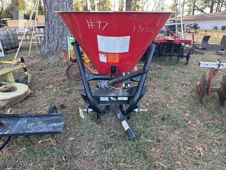 paza-3pt-spin-spreader-image-1