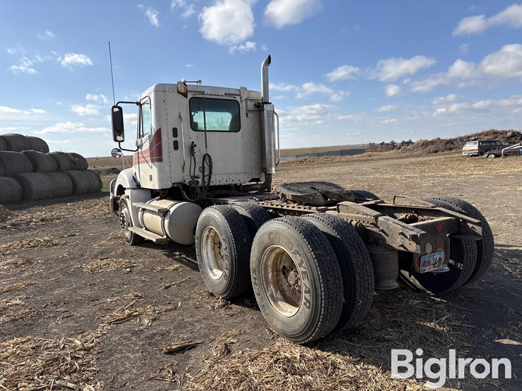 2005-freightliner-columbia-120-image-7