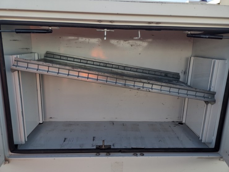 20-ford-f550-image-35