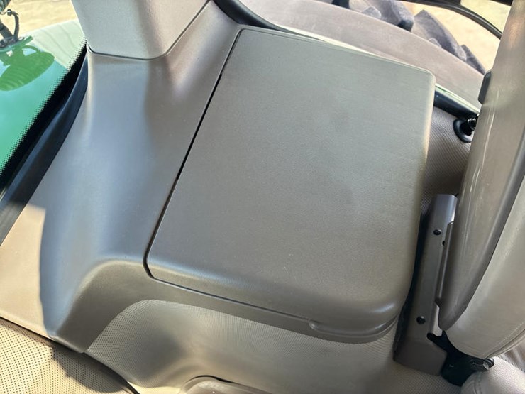 john-deere-8320r-image-82