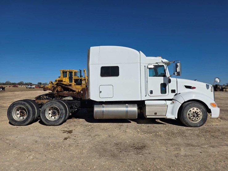 2013-peterbilt-386-image-5