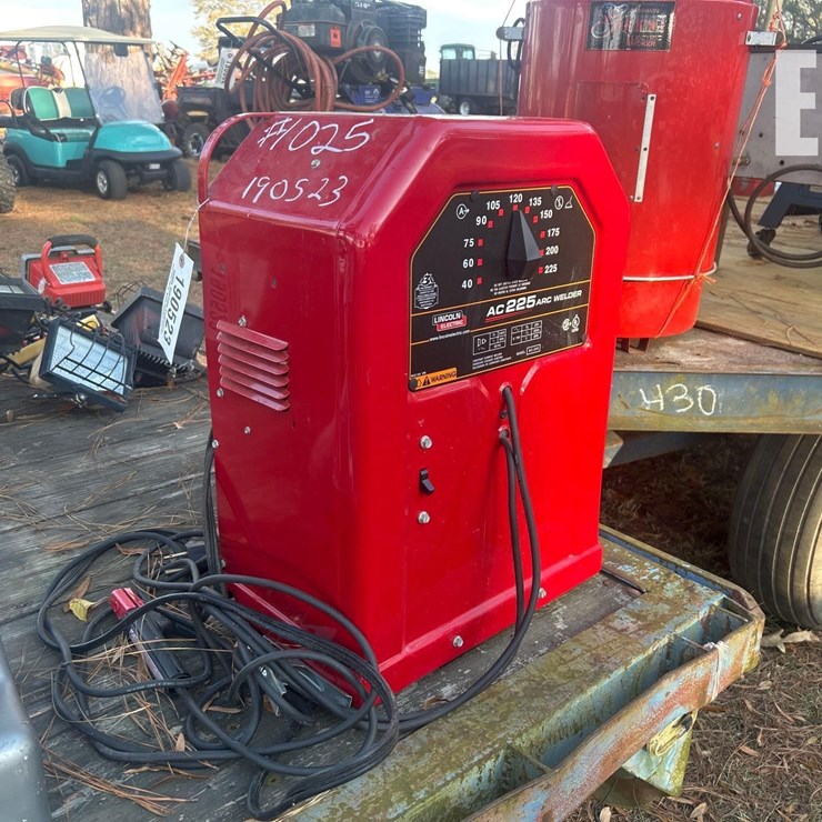 LINCOLN 225 ARC WELDER