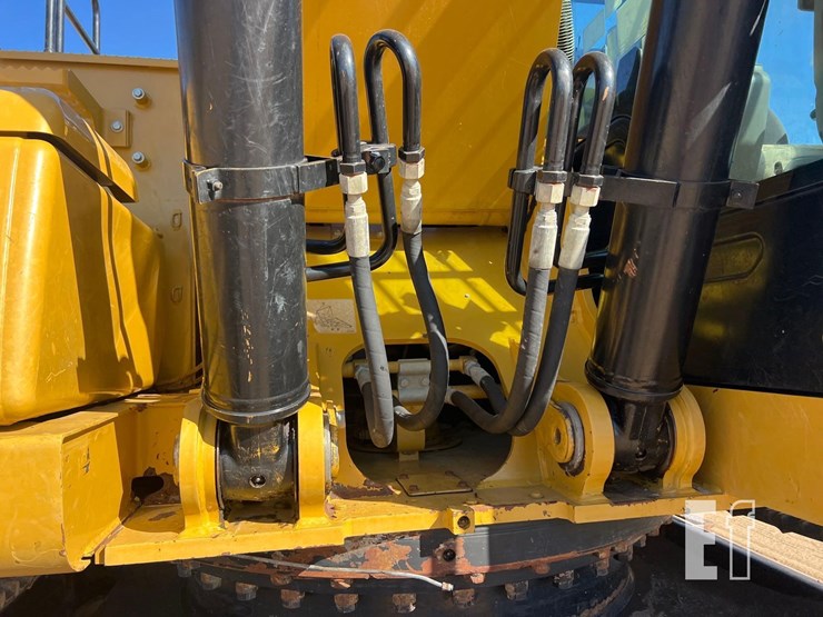 caterpillar-326fl-image-14