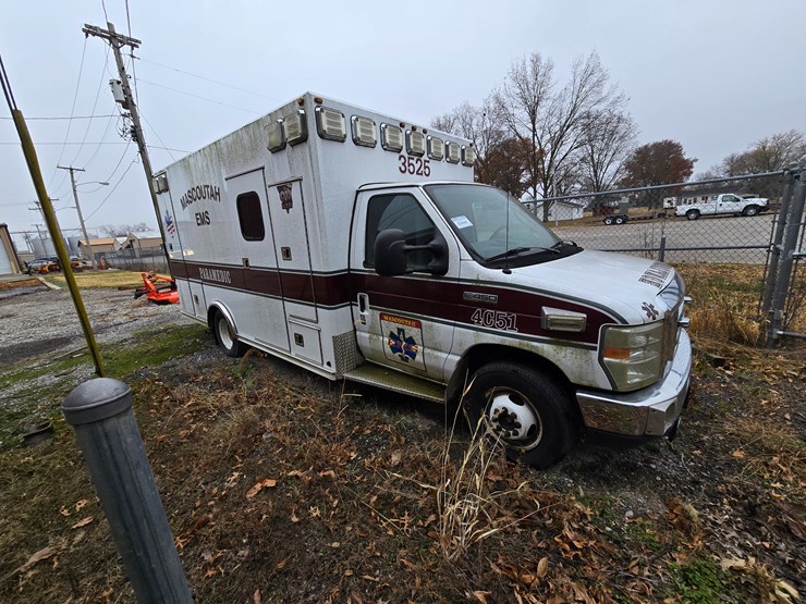 2010-ford-e450-image-21