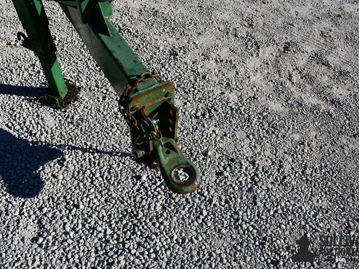 bbi-magnaspread-pull-type-spreader-image-9