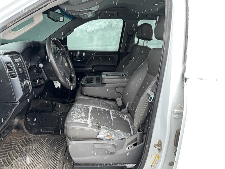 2017-chevrolet-2500hd-image-13