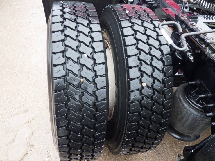 freightliner-cascadia-126-image-17