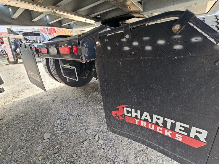 peterbilt-579-image-12