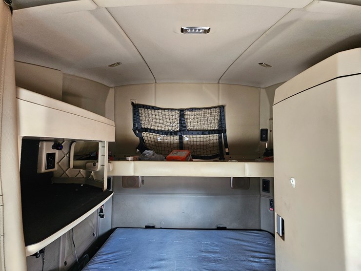 2021-kenworth-t680-image-56