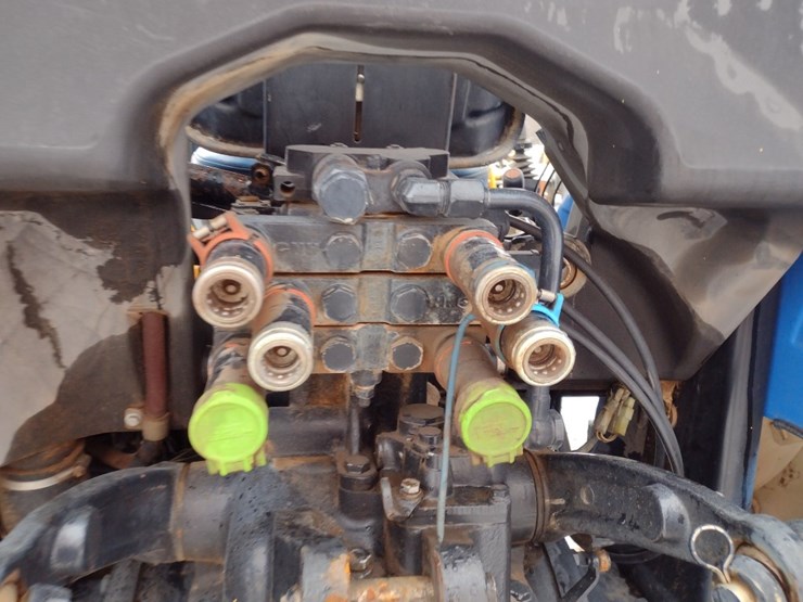 new-holland-tn70a-image-21