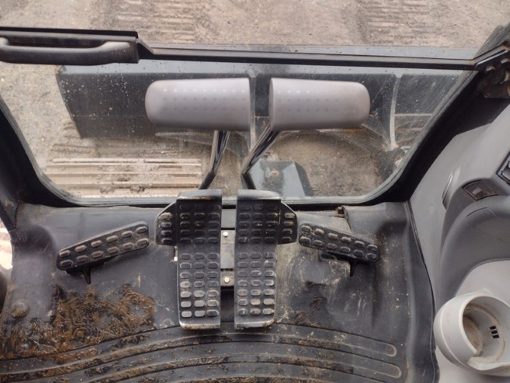 hitachi-zx135us-6-image-8