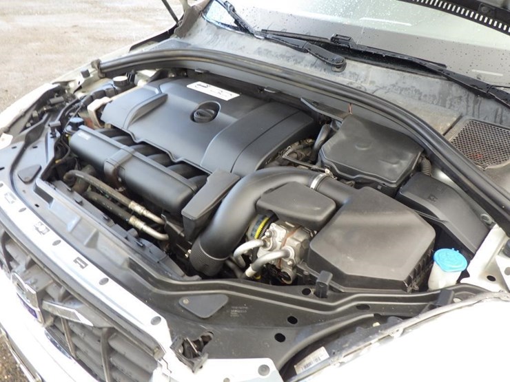 2013-volvo-xc60-image-10