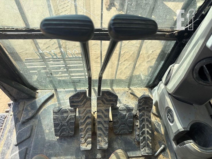 2019-caterpillar-326fl-image-31