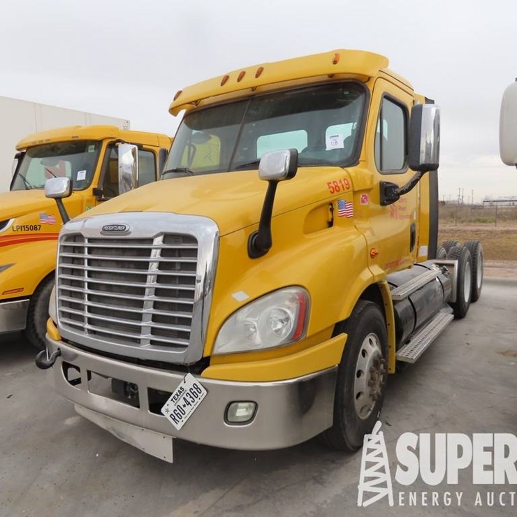 (x) (2-6) 2015 FREIGHTLINER Cascadia T/A Truck Tr...
