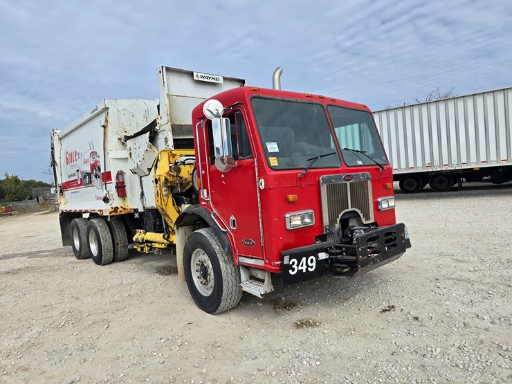 2003-peterbilt-320-image-44