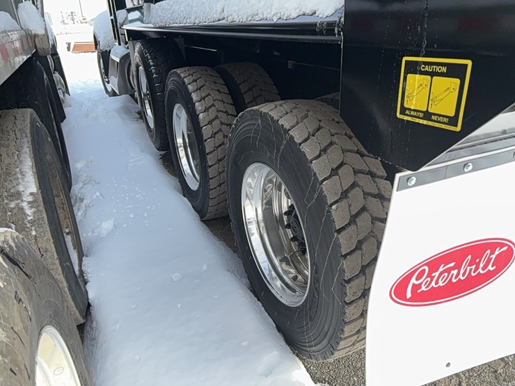 peterbilt-567-image-9