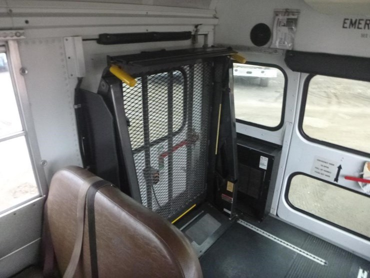 2004-ford-e450-image-9