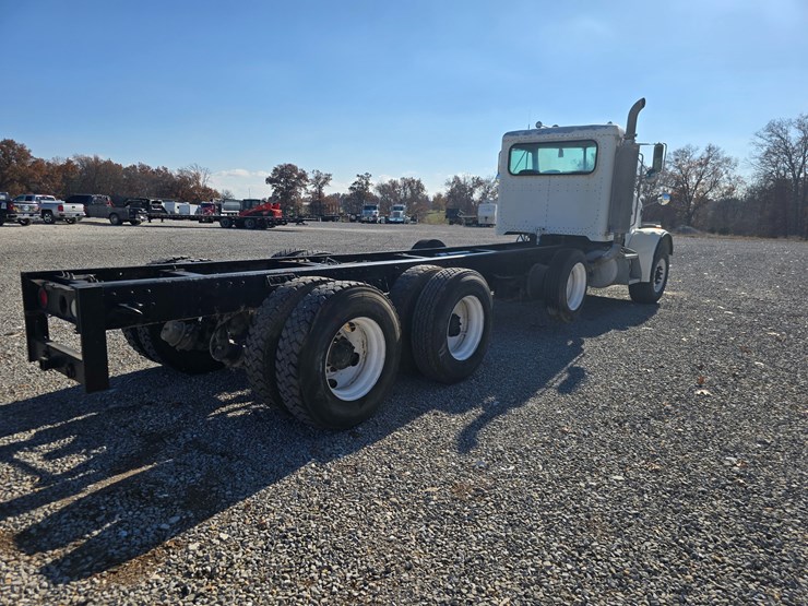 peterbilt-357-image-30