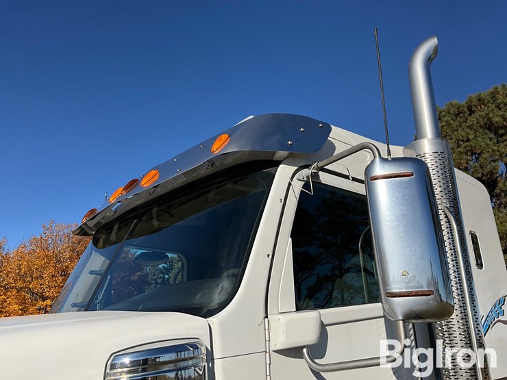 freightliner-122sd-image-15