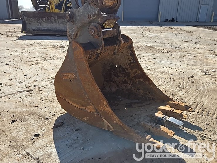 2021-case-cx210-lc-image-9