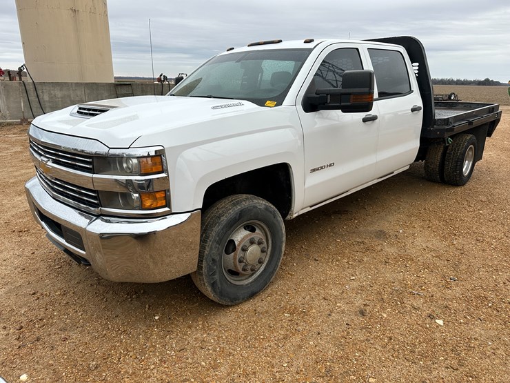 2017-chevrolet-3500hd-image-1