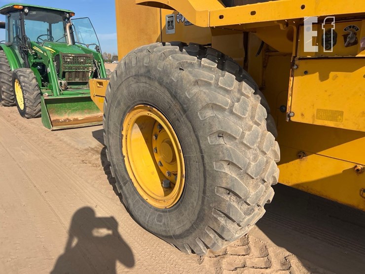 2020-deere-444l-image-22