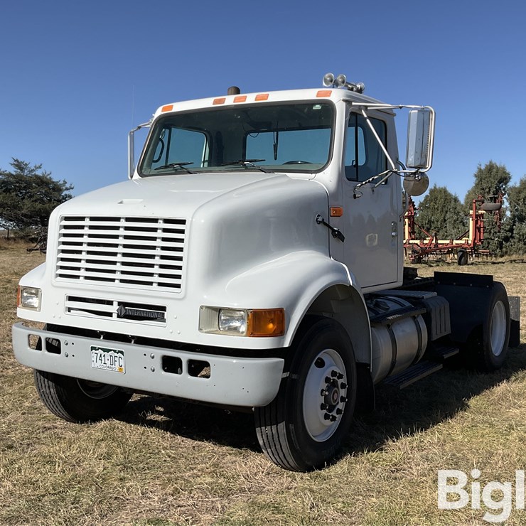 1996 INTERNATIONAL 8100