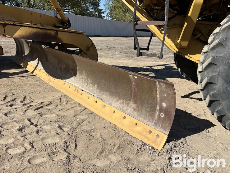 1995-caterpillar-12h-image-10