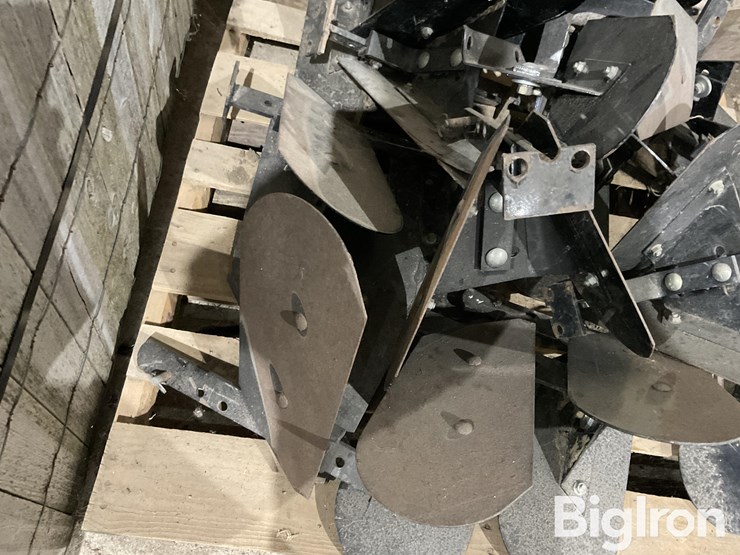 hiniker-cultivator-hiller/ridge-attachment-image-8