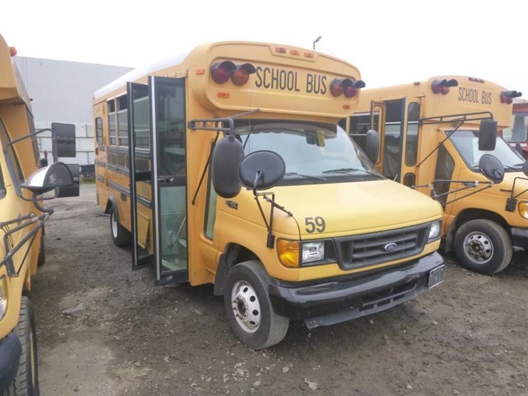 2004-ford-e450-image-2