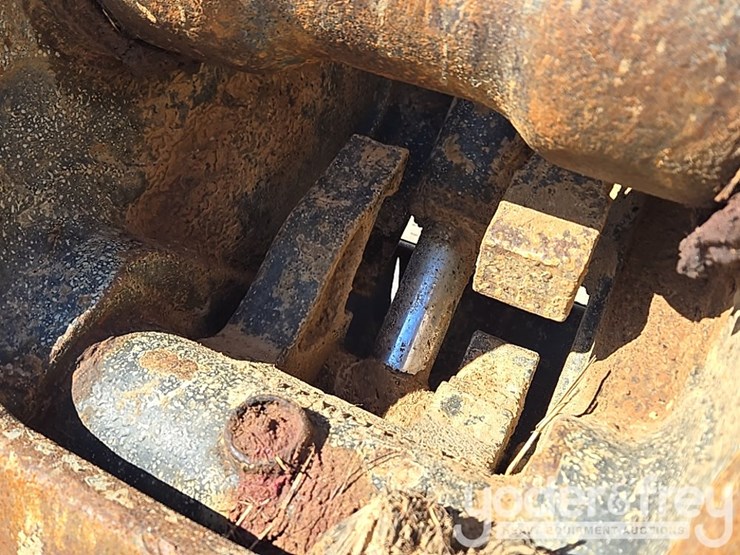 2021-case-cx210-lc-image-39