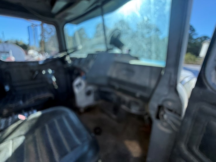 mack-r686st-image-85