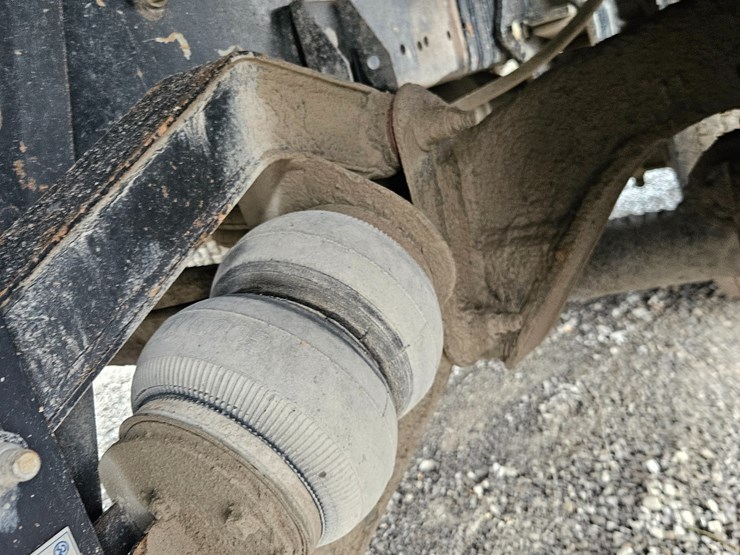 freightliner-columbia-120-image-97