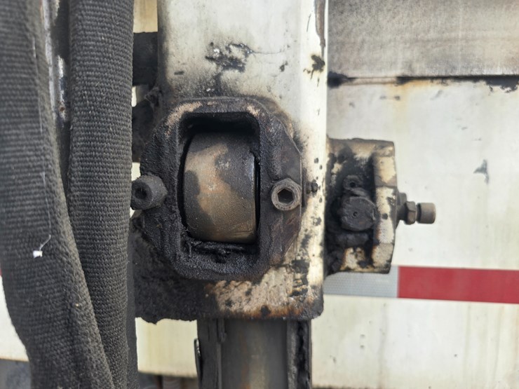 2003-peterbilt-320-image-84