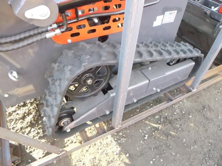 2025-agt-ysrt14-skid-steer-track-loader-image-17