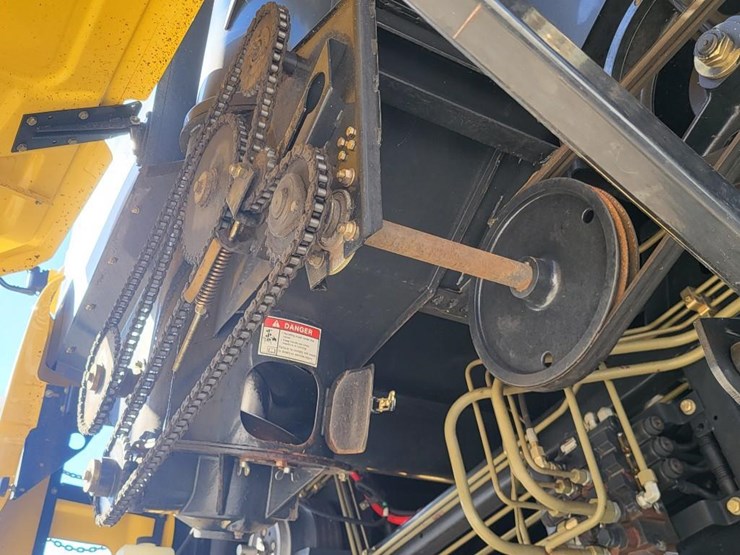 new-holland-cr9040-image-26