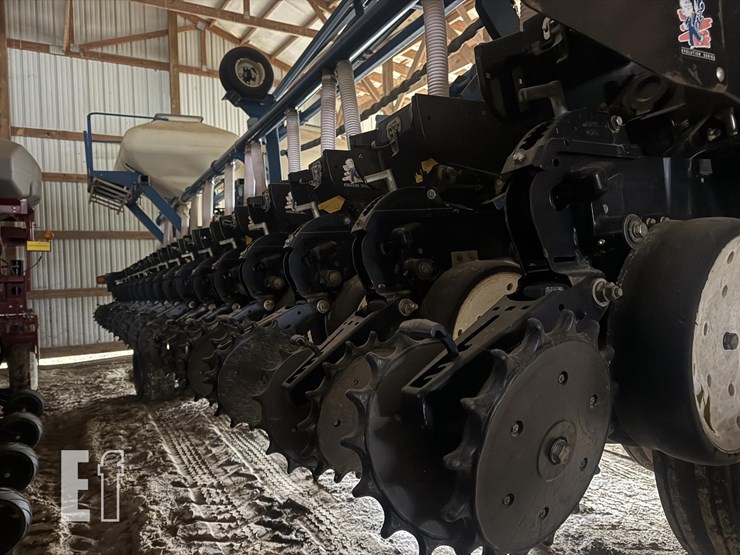 2009-kinze-3700sds-image-20