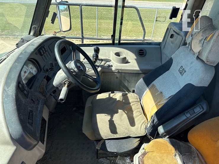 2007-caterpillar-725-image-28