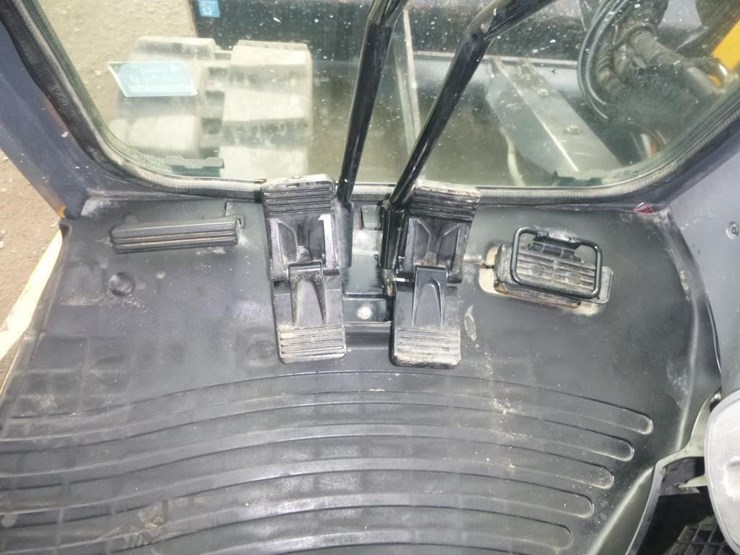 2016-deere-85g-image-19