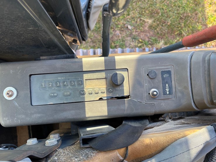 2005-john-deere-330cl-image-21