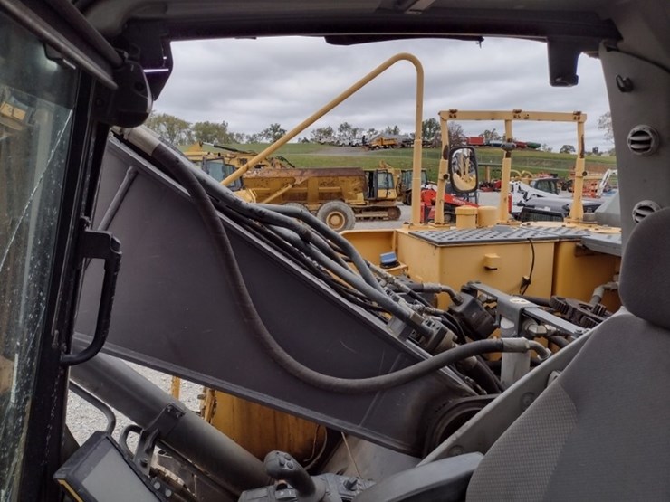 volvo-ec220e-lr-image-10