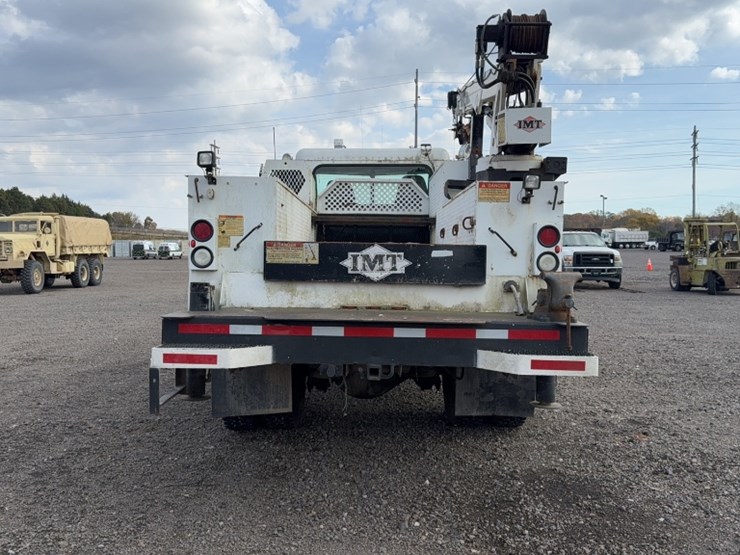 2007-peterbilt-335-image-11