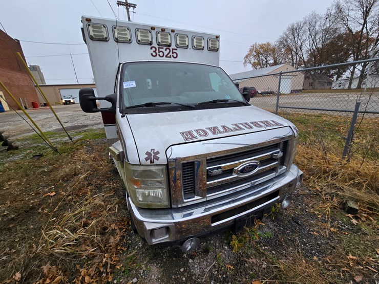 2010-ford-e450-image-23