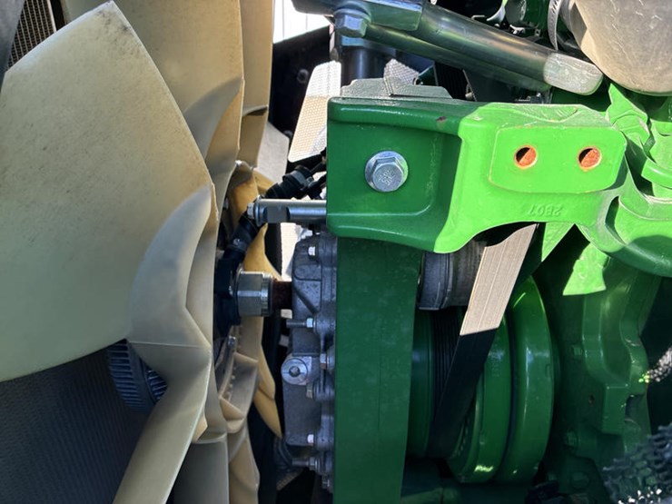 john-deere-8r-370-image-39