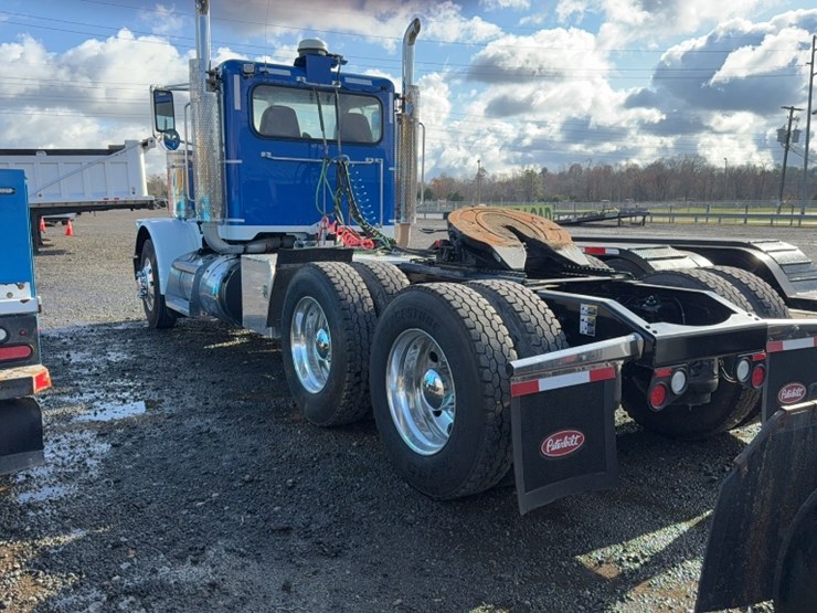 2018-peterbilt-389-image-9