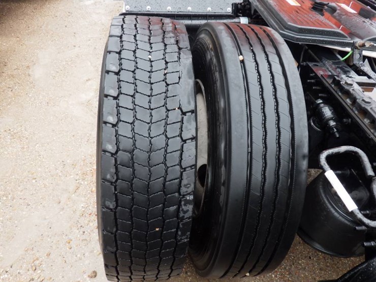 2019-freightliner-cascadia-116-image-16