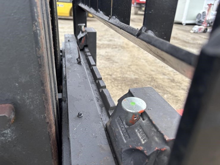 2011-toyota-8fgcu30-image-12