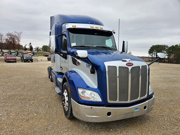 peterbilt-579-image-29